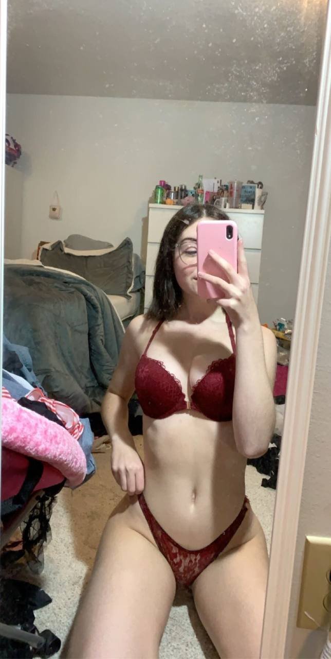 Tiktok teen nude in mirror selfie