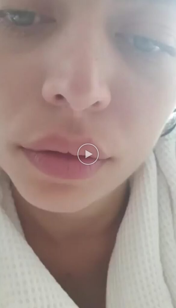 Pretty face latina Snapchat nude video